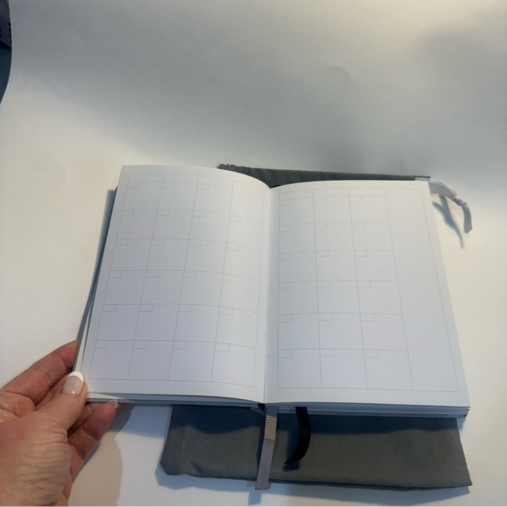 Print Pression Undated Weekly Planner Grid Hard Cover Silver Gray - Picture 2 of 4